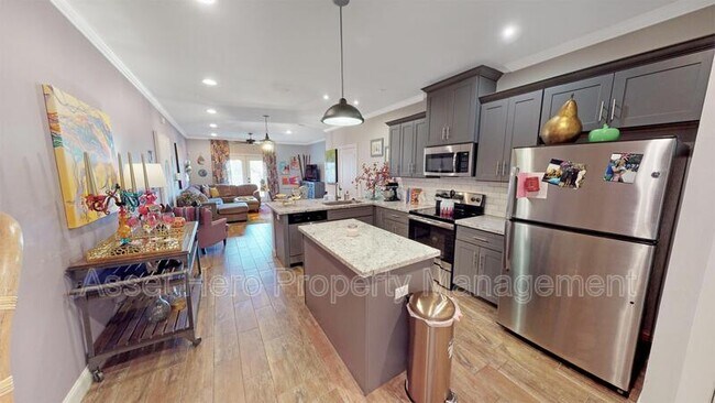 Building Photo - 203 Brentwood Dr E