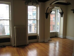 Building Photo - 300 Lark St