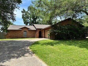 Building Photo - 3919 Forest Bluff Dr
