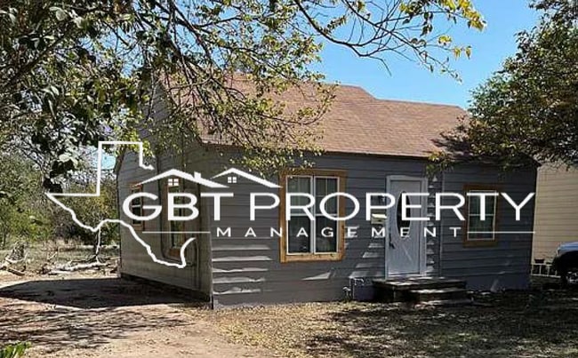 Building Photo - Freshly Remodeled