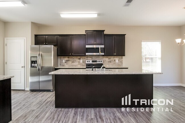 Building Photo - 357 Hawthorn Dr