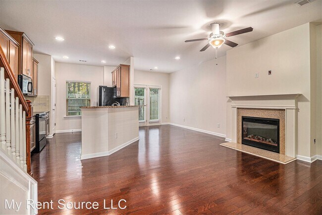 Building Photo - 3 br, 2.5 bath House - 5004 Longview Walk