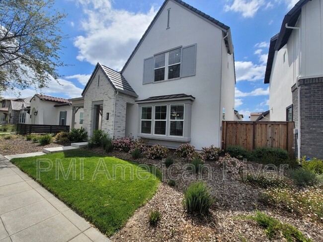 Building Photo - 3190 Crocker Dr