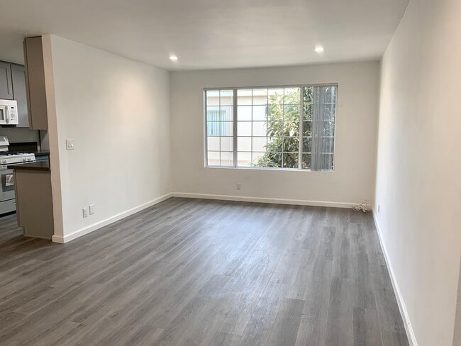 Building Photo - 3950 Inglewood Blvd