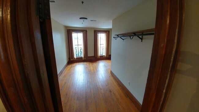 Foto del edificio - 237 N Sycamore St