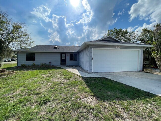 Building Photo - ANNUAL RENTAL - THOMAS ESTATES 3 BED/ 2 BATH WITH ATTACHED 2 CAR GARAGE