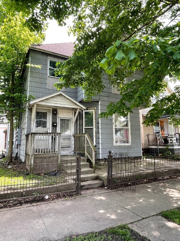Primary Photo - 101 W Linden Ave