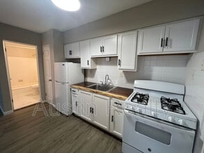 Building Photo - 8037 Gravois Rd
