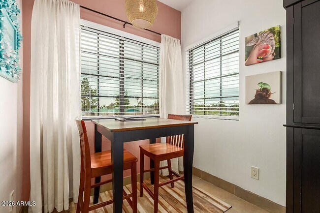 Foto del edificio - 930 N Mesa Dr