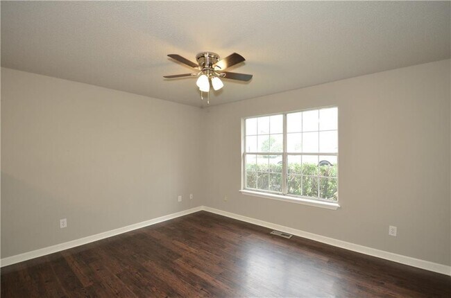 Foto del edificio - 202 White Oak Dr NE