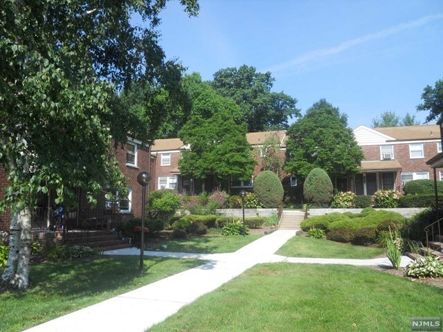 Primary Photo - 2205 Center Ave