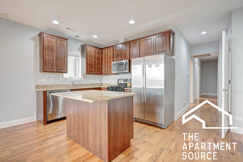 Primary Photo - 2450 W Diversey Ave