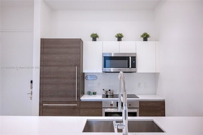 Building Photo - 301 Altara Ave