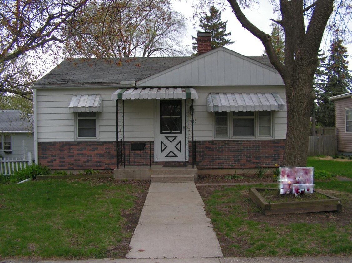 Primary Photo - 815 Ellwood Ave