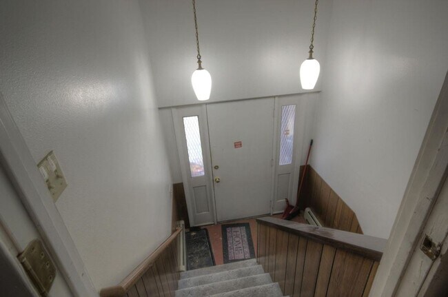 Foto del edificio - 2 Bed, 1 Bath with Garage Space in Missoula