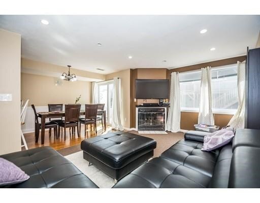 LIVING ROOM - 130 Arlington St