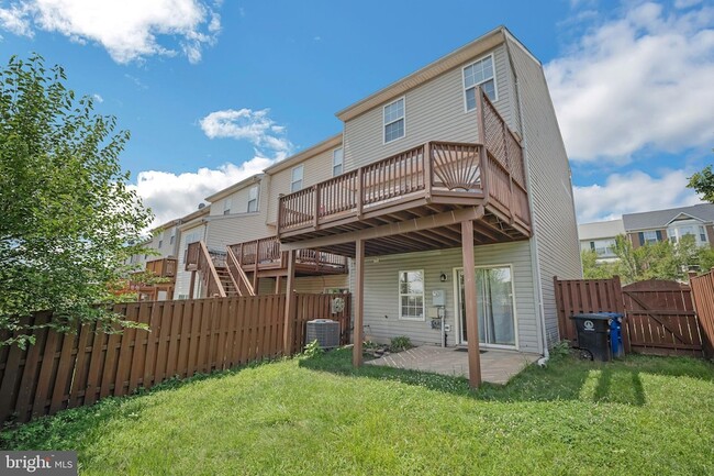 Building Photo - 210 Golden Larch Terrace NE