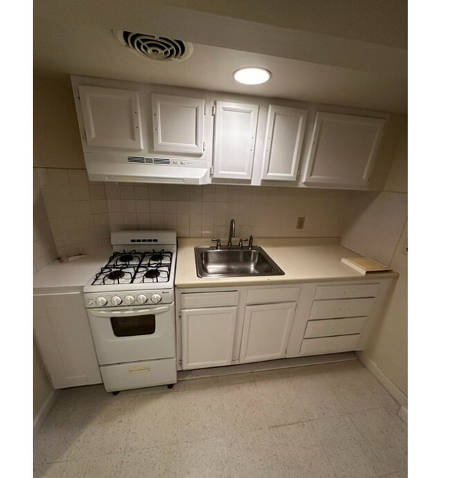 Foto del edificio - 160 Strathmore Rd