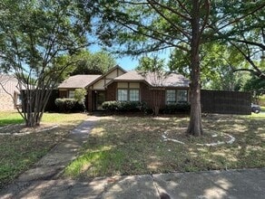Building Photo - 1200 Wyndham Dr