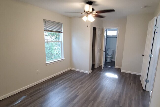 Foto del edificio - 513 N Park St