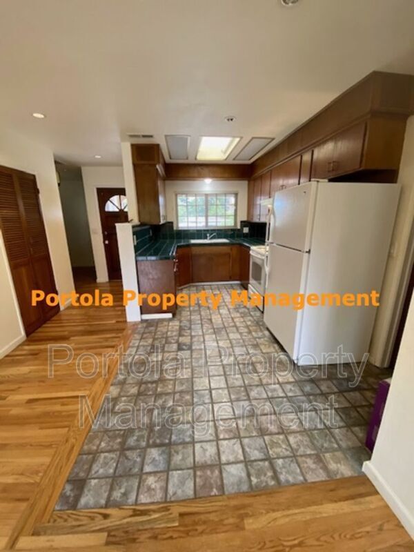 Building Photo - 629 Townsend Dr