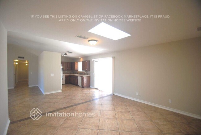 Foto del edificio - 6439 E Albany St