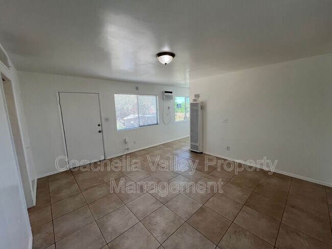 Foto del edificio - 66358 First St