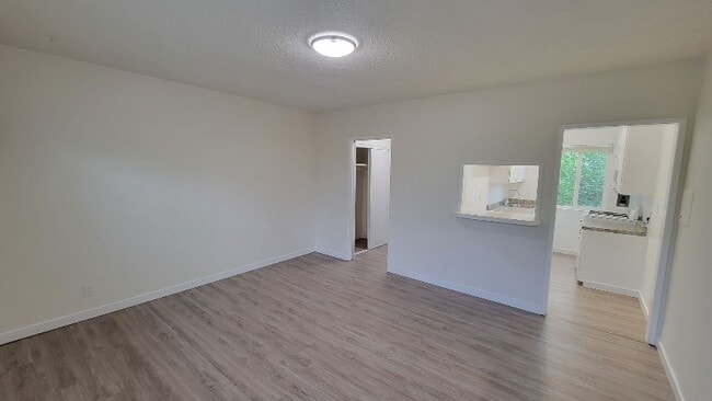 Foto del edificio - 15546 Vanowen St