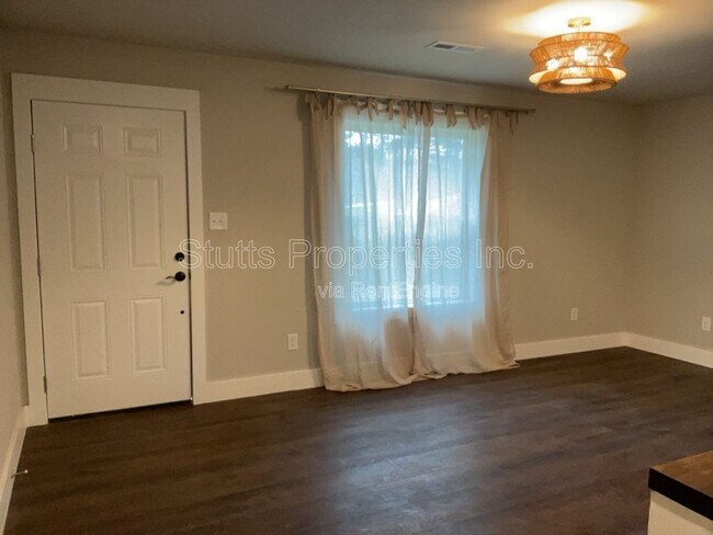 Foto del edificio - 633 Rivermont Rd