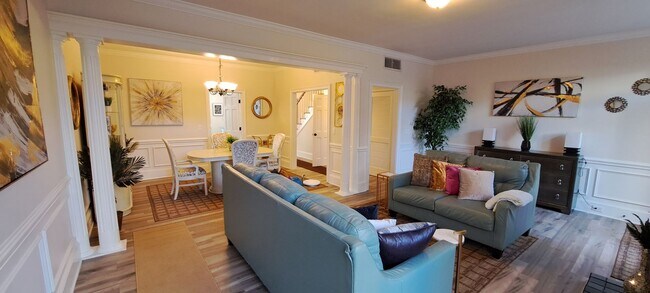 Foto del edificio - Gorgeous Furnished Three Bedroom Condo- Shorter/Long Term Leases Acceptable!