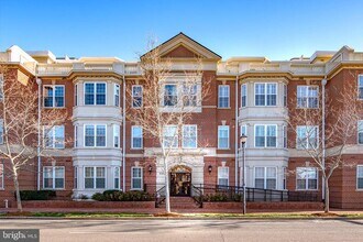 Building Photo - 828 Slaters Ln