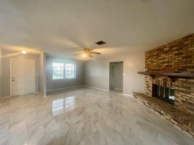 Building Photo - 1734 Willa Cir