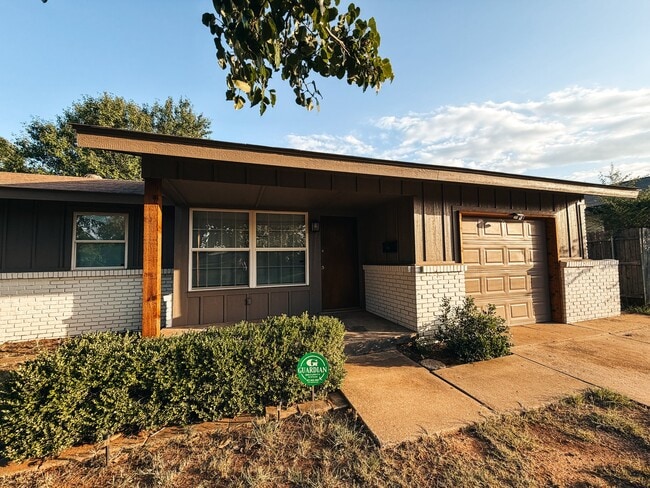 Photo - 6336 N Hammond Ave (Warr Acres, OK) House