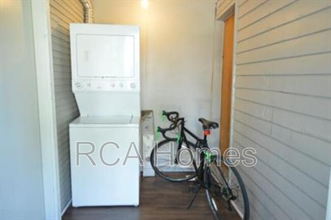 Foto del edificio - 906 Laurel St