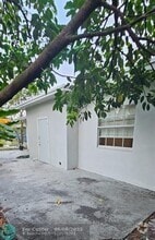 Building Photo - 651 NE 46th Ct