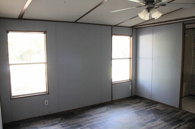 Foto del edificio - 14 Thrasher Ln E