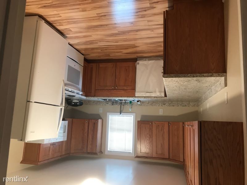 Building Photo - 3 br, 1 bath House - 214 Highland Ave