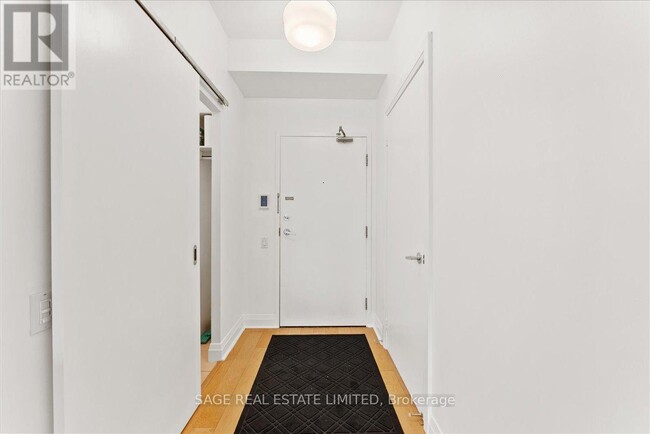 Building Photo - 20 Scrivener Square