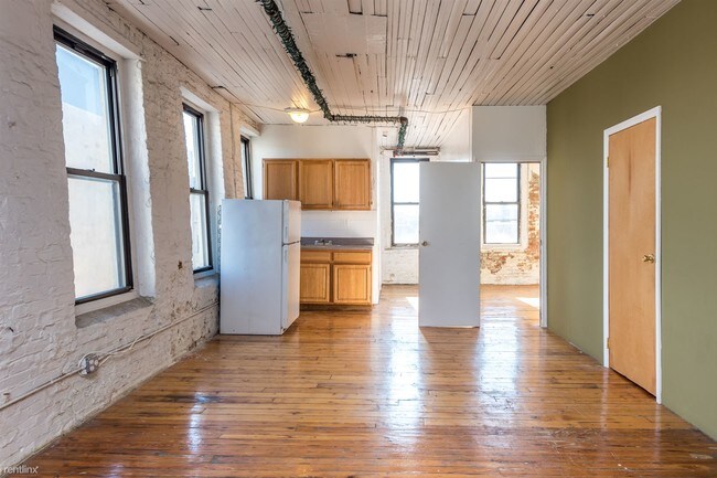 Building Photo - 121 Boerum St