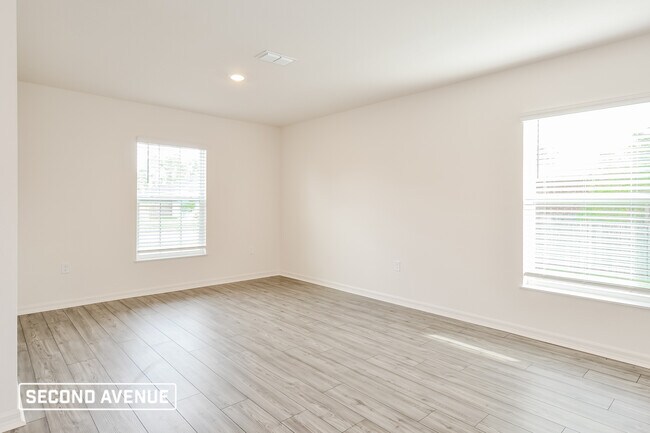 Building Photo - 12 Wood Amber Ln