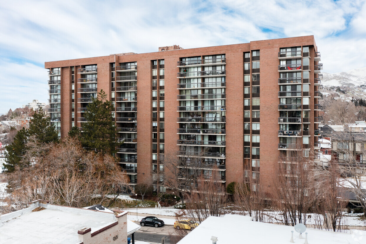 Primary Photo - Canyon Road Towers Condominiums