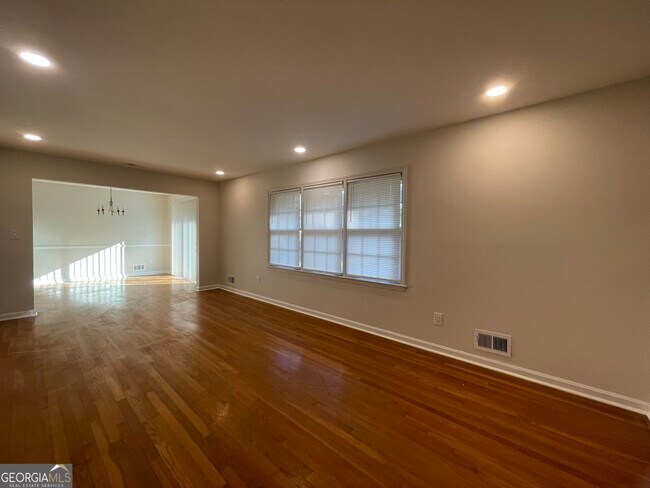 Foto del edificio - 2297 Hylaea Rd