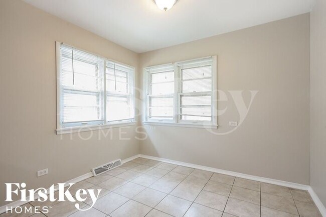 Foto del edificio - 5458 Franklin Ave