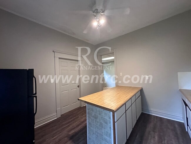Building Photo - 705 Harmon-