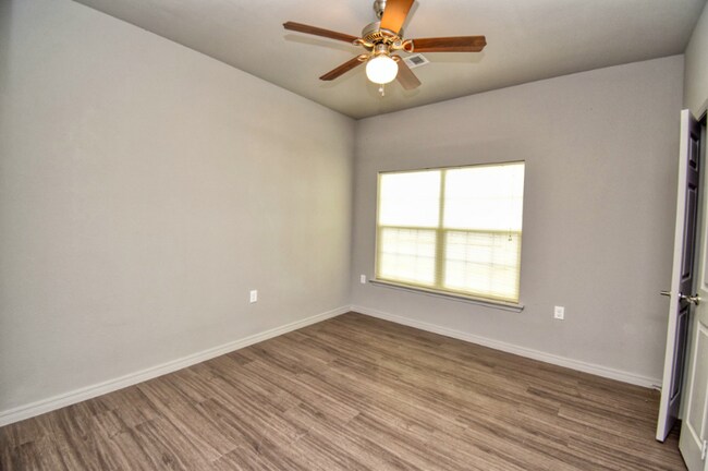 Building Photo - 601 Pecan Ave