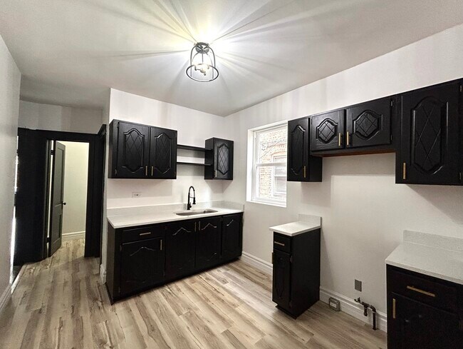 Foto del edificio - 6423 S Maplewood Ave