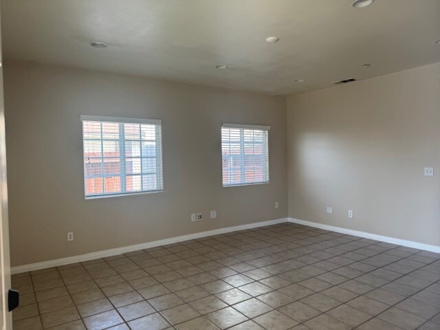 Foto del edificio - 1231 Saticoy St