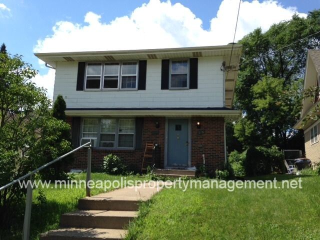 Primary Photo - 921 Weeks Ave SE