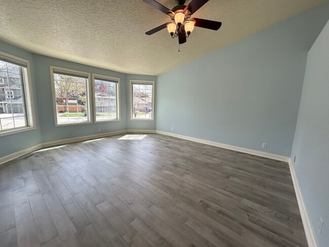 Building Photo - Gorgeous 5 bedroom 3 bathroom Home In Eagle