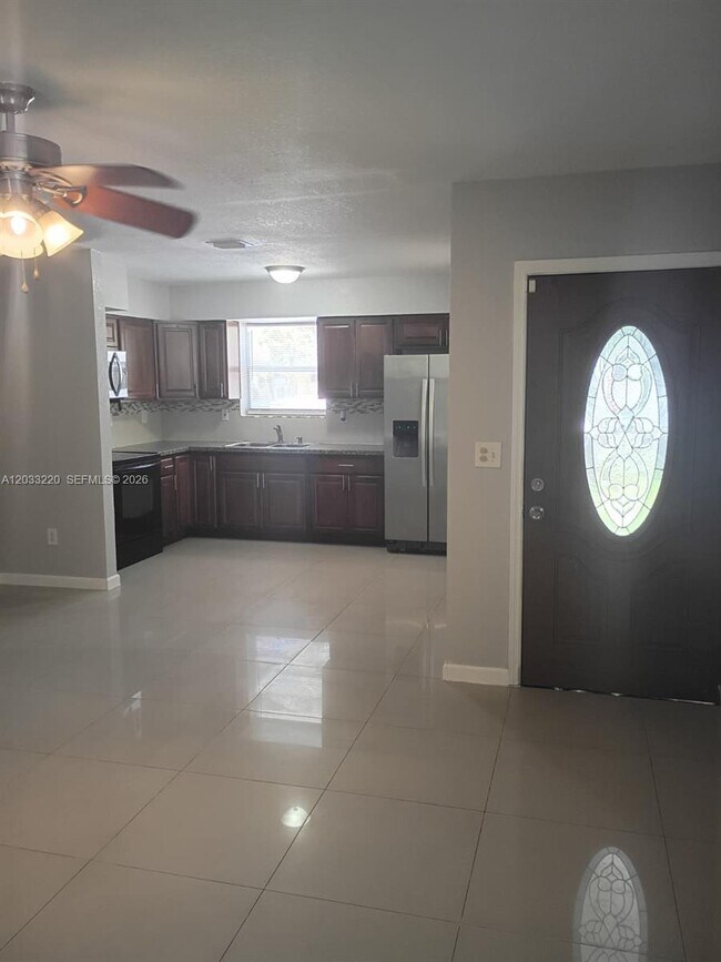 Foto del edificio - 944 NW 51st St